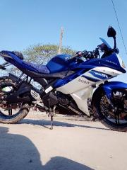 YAMAHA R15 V2